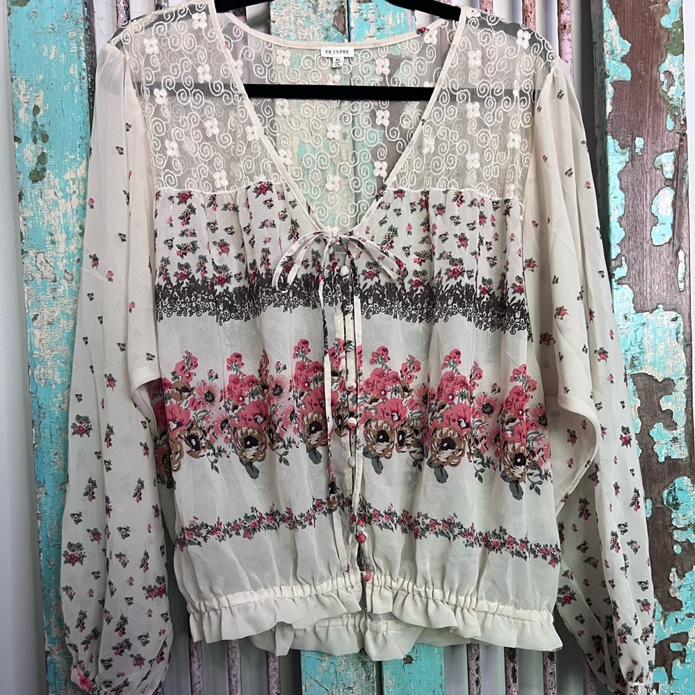 Em Crème Floral Lace Blouse